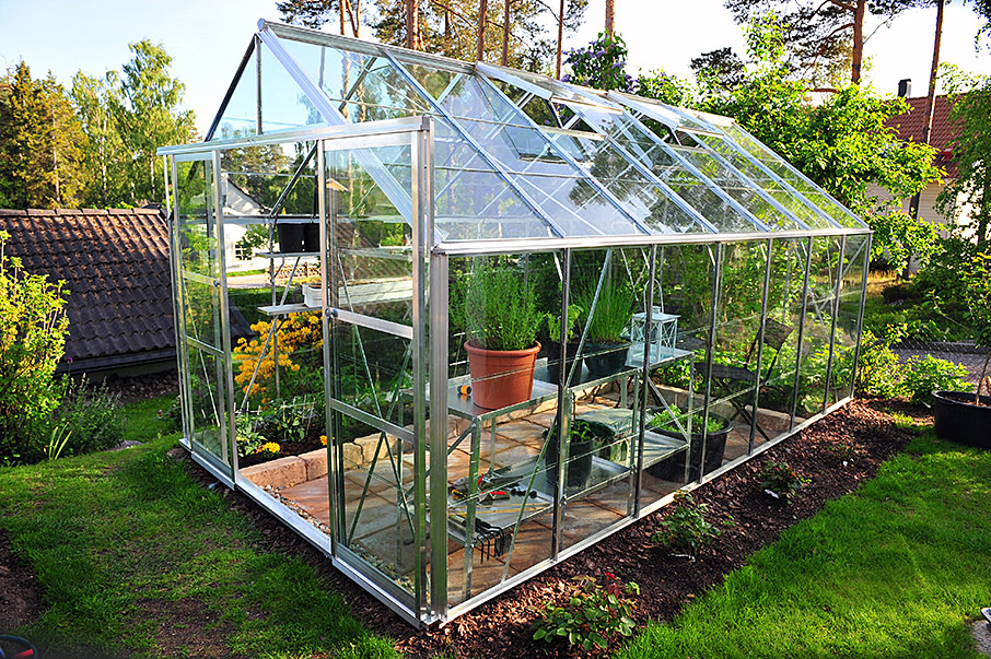 Plaque polycarbonate : une solution parfaitement adaptée pour une serre, un  jardin d'hiver - McCover